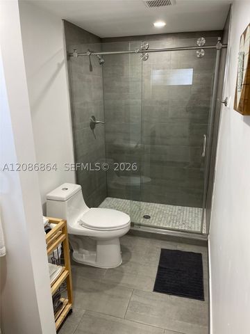 2375 NE 185th St, Miami, FL 33180