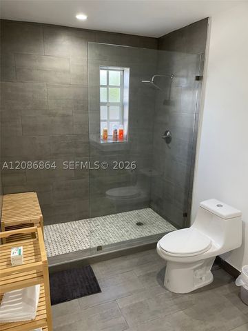 2375 NE 185th St, Miami, FL 33180