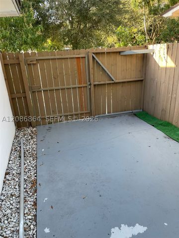 2375 NE 185th St, Miami, FL 33180
