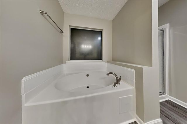 1304 Stephens Pond View, Loganville, GA 30052