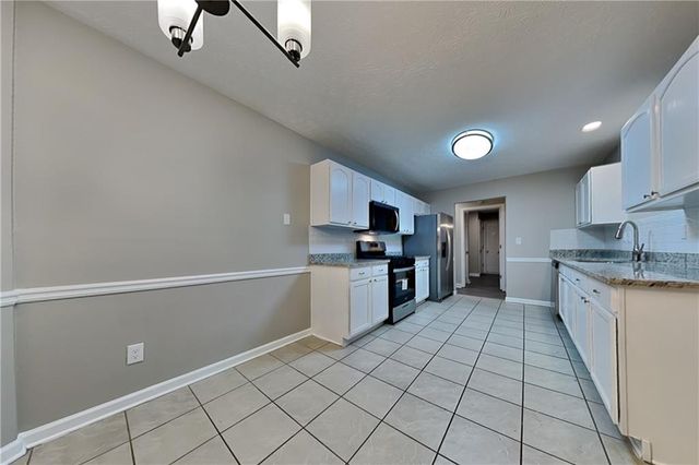 1304 Stephens Pond View, Loganville, GA 30052