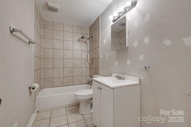 4808 Brooktree Drive, Charlotte, NC 28208