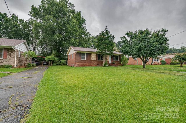 4808 Brooktree Drive, Charlotte, NC 28208