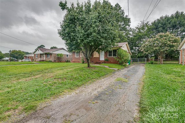4808 Brooktree Drive, Charlotte, NC 28208