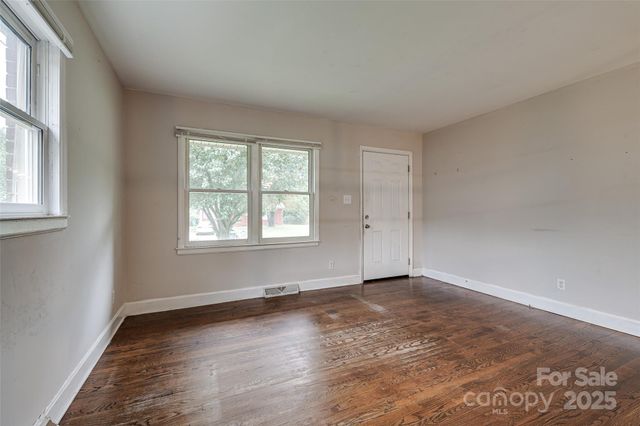 4808 Brooktree Drive, Charlotte, NC 28208