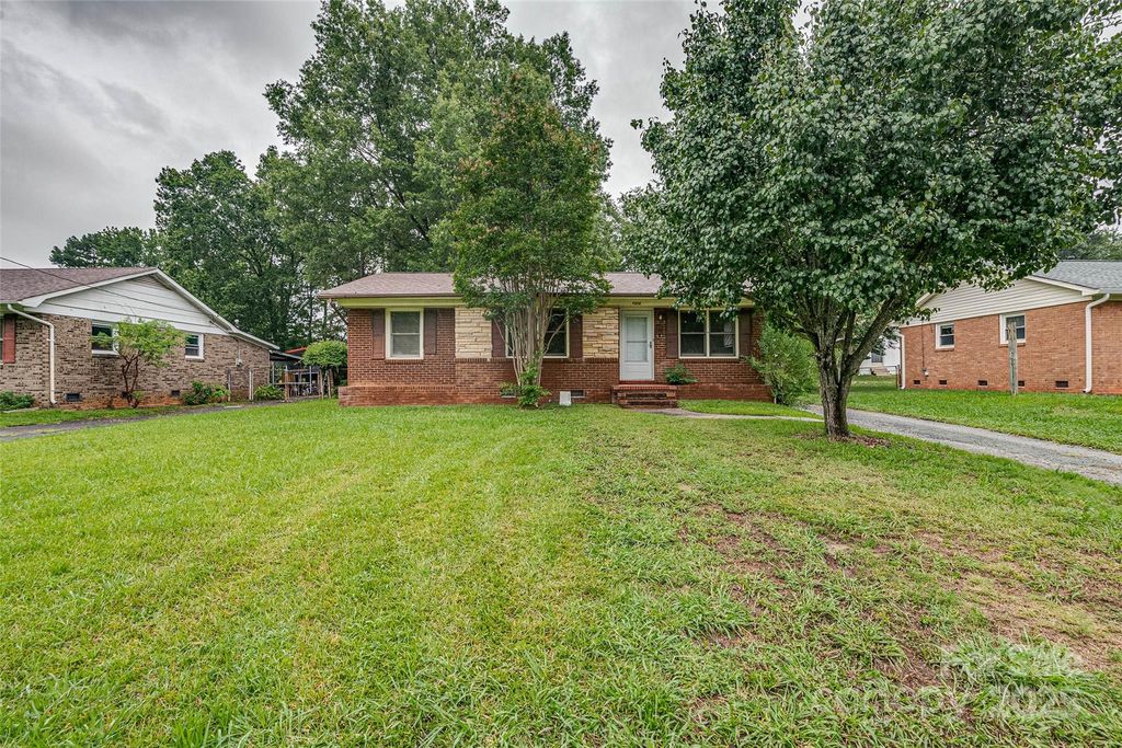 4808 Brooktree Drive, Charlotte, NC 28208