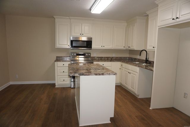 300 Clark ST, Bald Knob, AR 72010