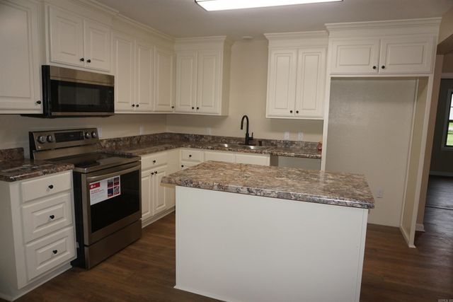 300 Clark ST, Bald Knob, AR 72010