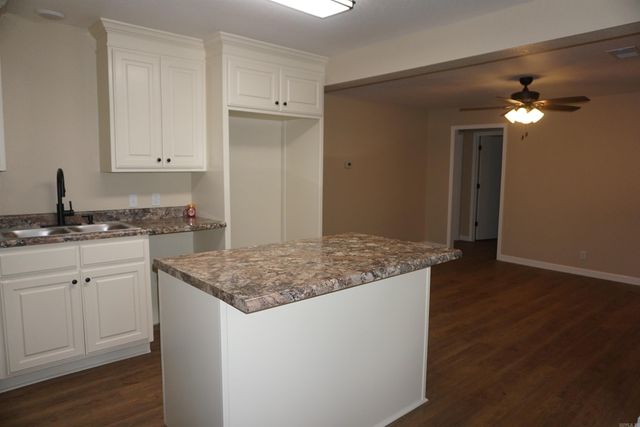 300 Clark ST, Bald Knob, AR 72010