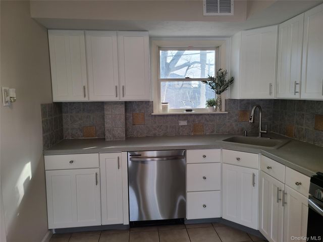 50 Ann Drive E, Freeport, NY 11520