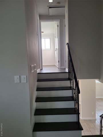 50 Ann Drive E, Freeport, NY 11520