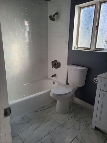 50 Ann Drive E, Freeport, NY 11520