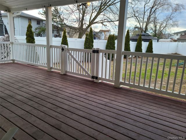 50 Ann Drive E, Freeport, NY 11520