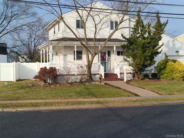 50 Ann Drive E, Freeport, NY 11520