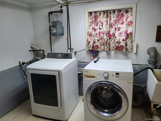 50 Ann Drive E, Freeport, NY 11520