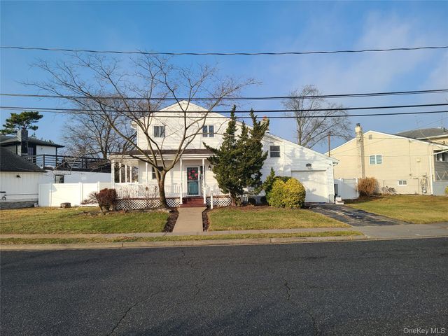 50 Ann Drive E, Freeport, NY 11520