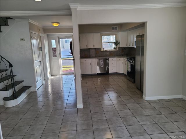 50 Ann Drive E, Freeport, NY 11520