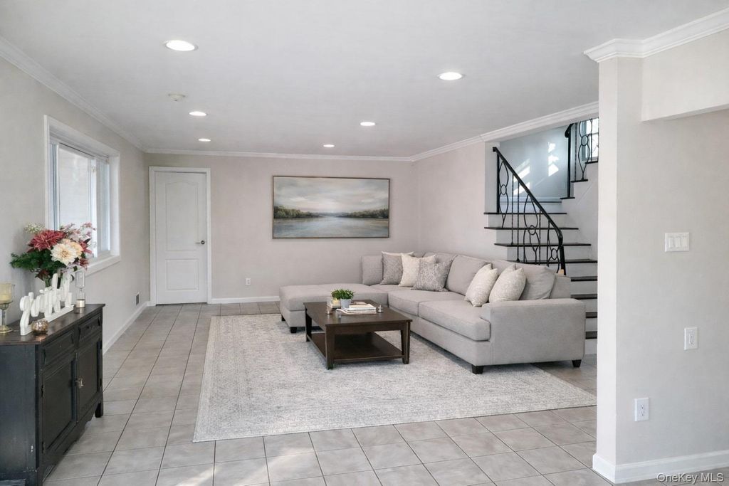 50 Ann Drive E, Freeport, NY 11520