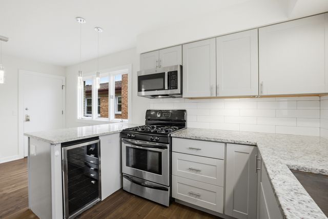 6555 W Belmont Avenue 3W, Chicago, IL 60634
