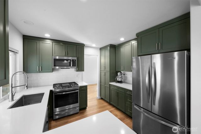 19312 76th Place NE, Kenmore, WA 98028