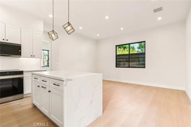 8006 Lloyd Avenue, North Hollywood, CA 91605