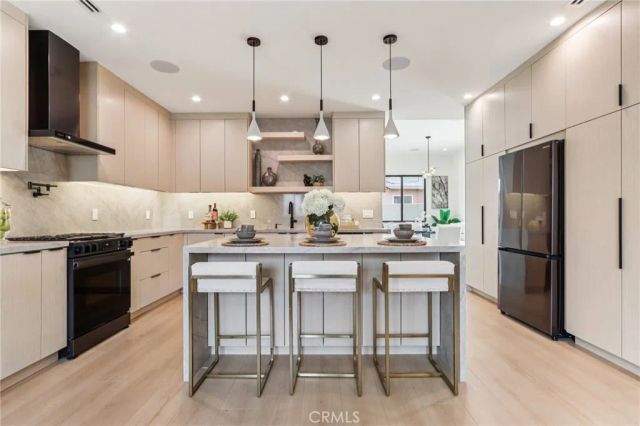 8006 Lloyd Avenue, North Hollywood, CA 91605