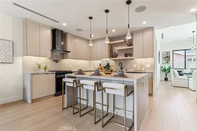 8006 Lloyd Avenue, North Hollywood, CA 91605