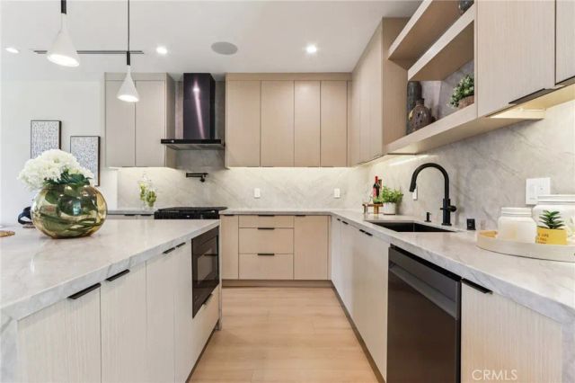 8006 Lloyd Avenue, North Hollywood, CA 91605