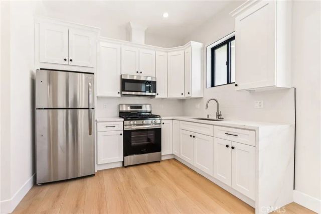 8006 Lloyd Avenue, North Hollywood, CA 91605