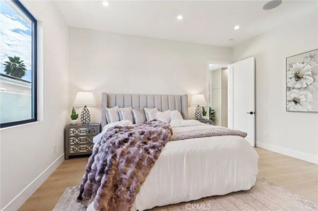 8006 Lloyd Avenue, North Hollywood, CA 91605