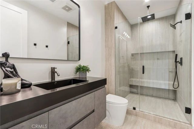 8006 Lloyd Avenue, North Hollywood, CA 91605