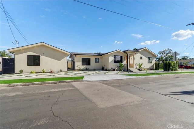 8006 Lloyd Avenue, North Hollywood, CA 91605