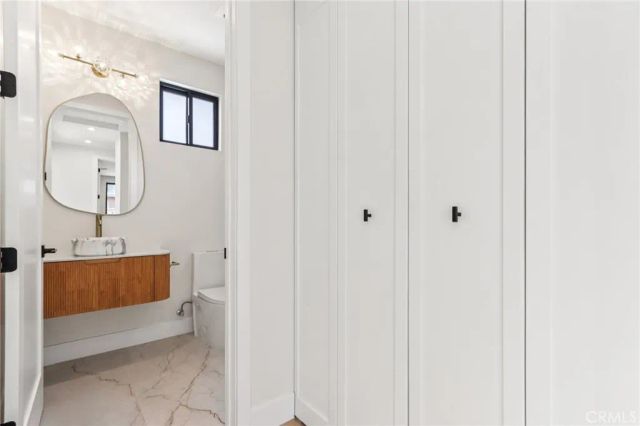 8006 Lloyd Avenue, North Hollywood, CA 91605