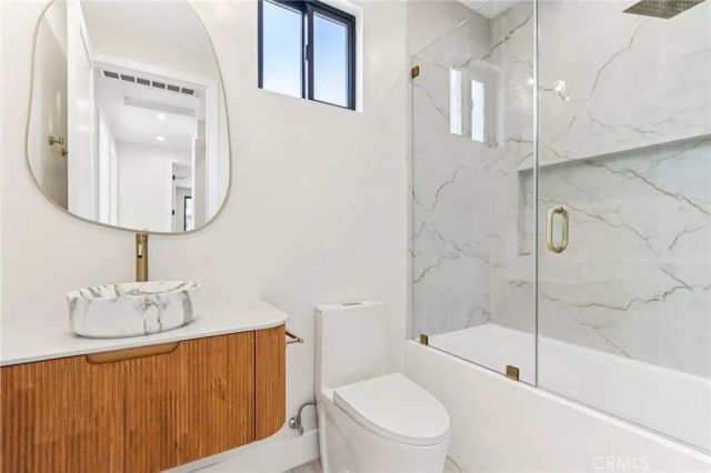 8006 Lloyd Avenue, North Hollywood, CA 91605