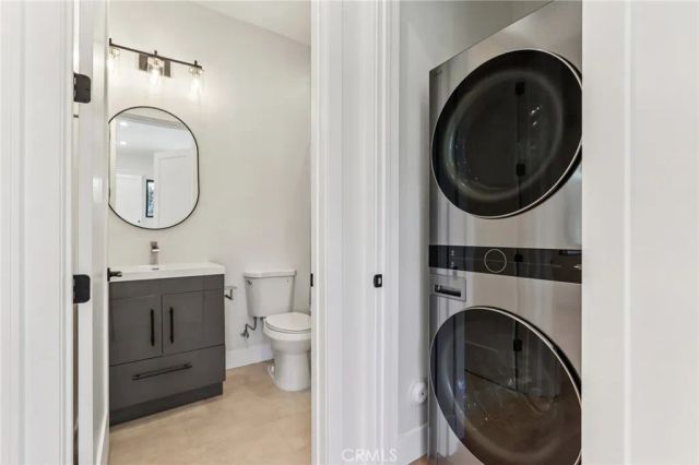 8006 Lloyd Avenue, North Hollywood, CA 91605