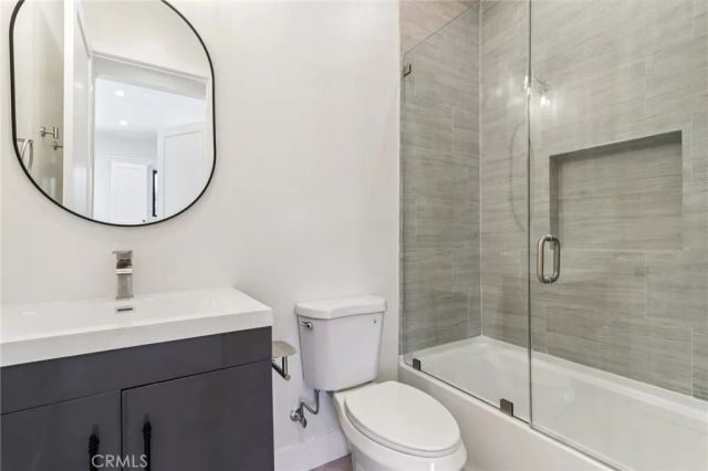 8006 Lloyd Avenue, North Hollywood, CA 91605