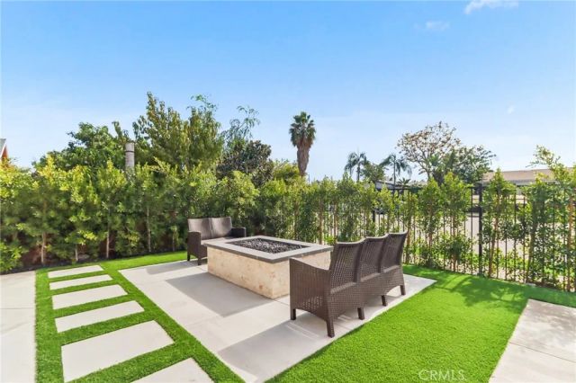 8006 Lloyd Avenue, North Hollywood, CA 91605