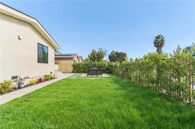 8006 Lloyd Avenue, North Hollywood, CA 91605