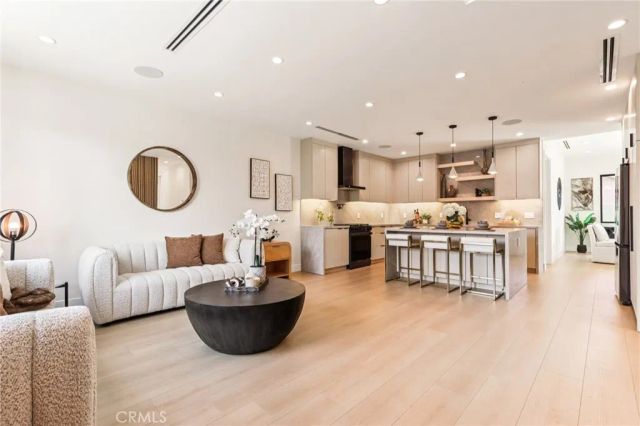 8006 Lloyd Avenue, North Hollywood, CA 91605