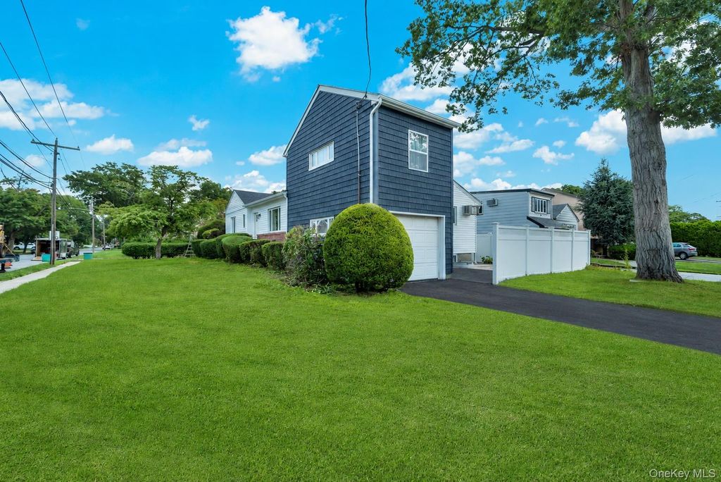 1980 Cameron Avenue, Merrick, NY 11566 — photo 4