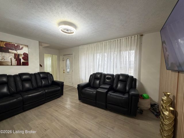 3345 Pioneer Trail, Pioneer Village, KY 40165