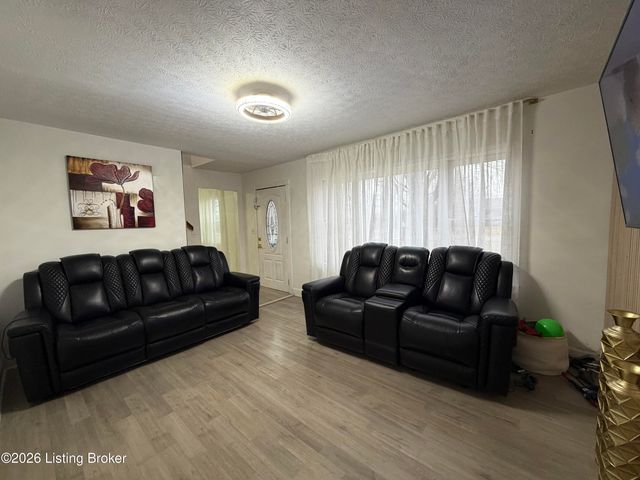 3345 Pioneer Trail, Pioneer Village, KY 40165