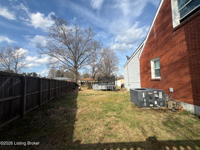 3345 Pioneer Trail, Pioneer Village, KY 40165