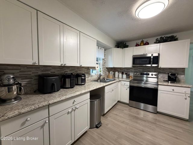 3345 Pioneer Trail, Pioneer Village, KY 40165