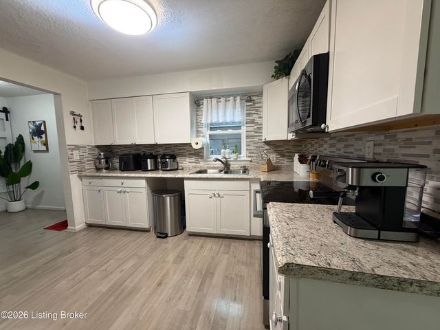 3345 Pioneer Trail, Pioneer Village, KY 40165