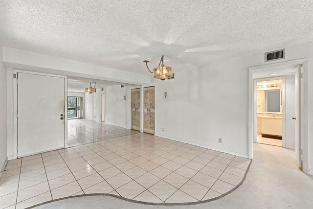 5640 Fairway Park Drive 101, Boynton Beach, FL 33437