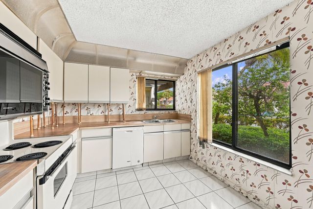 5640 Fairway Park Drive 101, Boynton Beach, FL 33437