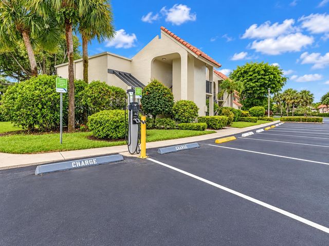 5640 Fairway Park Drive 101, Boynton Beach, FL 33437