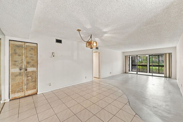 5640 Fairway Park Drive 101, Boynton Beach, FL 33437