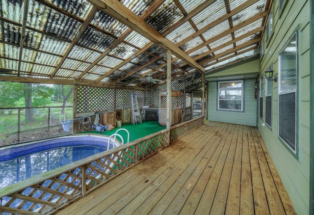 96 N Lakeside Drive, Huntsville, TX 77320